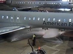 Momen Mengerikan! Bahan Bakar Pesawat Tumpah Saat Lagi Diisi