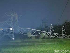 Hujan Disertai Angin Kencang, Tower SUTET di Klaten Roboh Hujan Disertai Angin Kencang, Tower SUTET di Klaten Roboh