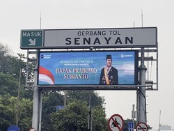 Video Ucapan HUT Ke-74 Presiden Prabowo Hiasi Gerbang Tol Dalam Kota