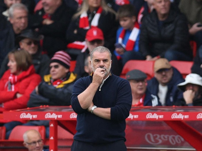 Soccer Football - Premier League - Nottingham Forest v Chelsea - The City Ground, Nottingham, Britain - October 18, 2025 Nottingham Forest manager Ange Postecoglou looks dejected REUTERS/Chris Radburn EDITORIAL USE ONLY. NO USE WITH UNAUTHORIZED AUDIO, VIDEO, DATA, FIXTURE LISTS, CLUB/LEAGUE LOGOS OR 'LIVE' SERVICES. ONLINE IN-MATCH USE LIMITED TO 120 IMAGES, NO VIDEO EMULATION. NO USE IN BETTING, GAMES OR SINGLE CLUB/LEAGUE/PLAYER PUBLICATIONS. PLEASE CONTACT YOUR ACCOUNT REPRESENTATIVE FOR FURTHER DETAILS..