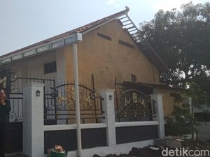 Atap Rumah Ortu Bupati Klaten Ikut Terbang Disapu Lesus Atap Rumah Ortu Bupati Klaten Ikut Terbang Disapu Lesus