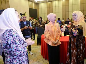 Momen Guyub Gubernur Khofifah Silaturahmi dengan Warga Jatim di Sulteng Momen Guyub Gubernur Khofifah Silaturahmi dengan Warga Jatim di Sulteng