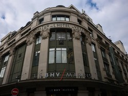 Retailer Fast Fashion China Buka Toko di Paris, Warga Protes Keras