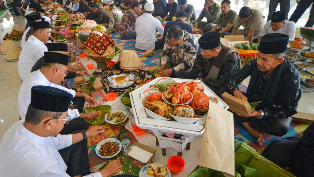 Meriahkan Mauluik Gadang, Tradisi Makan Bajamba Satukan Warga di Padang Pariaman Meriahkan Mauluik Gadang, Tradisi Makan Bajamba Satukan Warga di Padang Pariaman