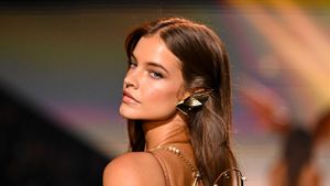 Tren Makeup dari Victorias Secret Show 2025, Smokey Eyes hingga Bibir Glossy