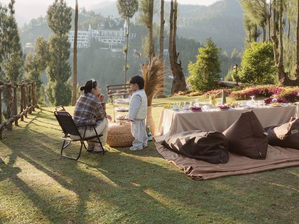 Potret Nikita Willy Piknik sambil Makan di Bromo Bareng Suami dan Anak Potret Nikita Willy Piknik sambil Makan di Bromo Bareng Suami dan Anak