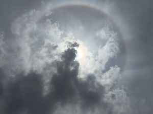 Fenomena Halo Matahari Terjadi di Langit Palembang, Begini Penampakannya Fenomena Halo Matahari Terjadi di Langit Palembang, Begini Penampakannya