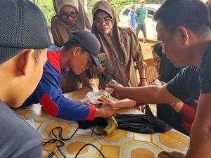 Tiga Cincin Tersangkut di Jari, Wanita Asal Muba Minta Tolong Damkar PALI Tiga Cincin Tersangkut di Jari, Wanita Asal Muba Minta Tolong Damkar PALI