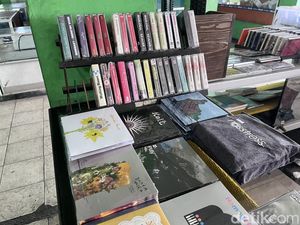 Kaset Lawas Jadi Buruan Gen Z di Tengah Gempuran Musik Digital Kaset Lawas Jadi Buruan Gen Z di Tengah Gempuran Musik Digital