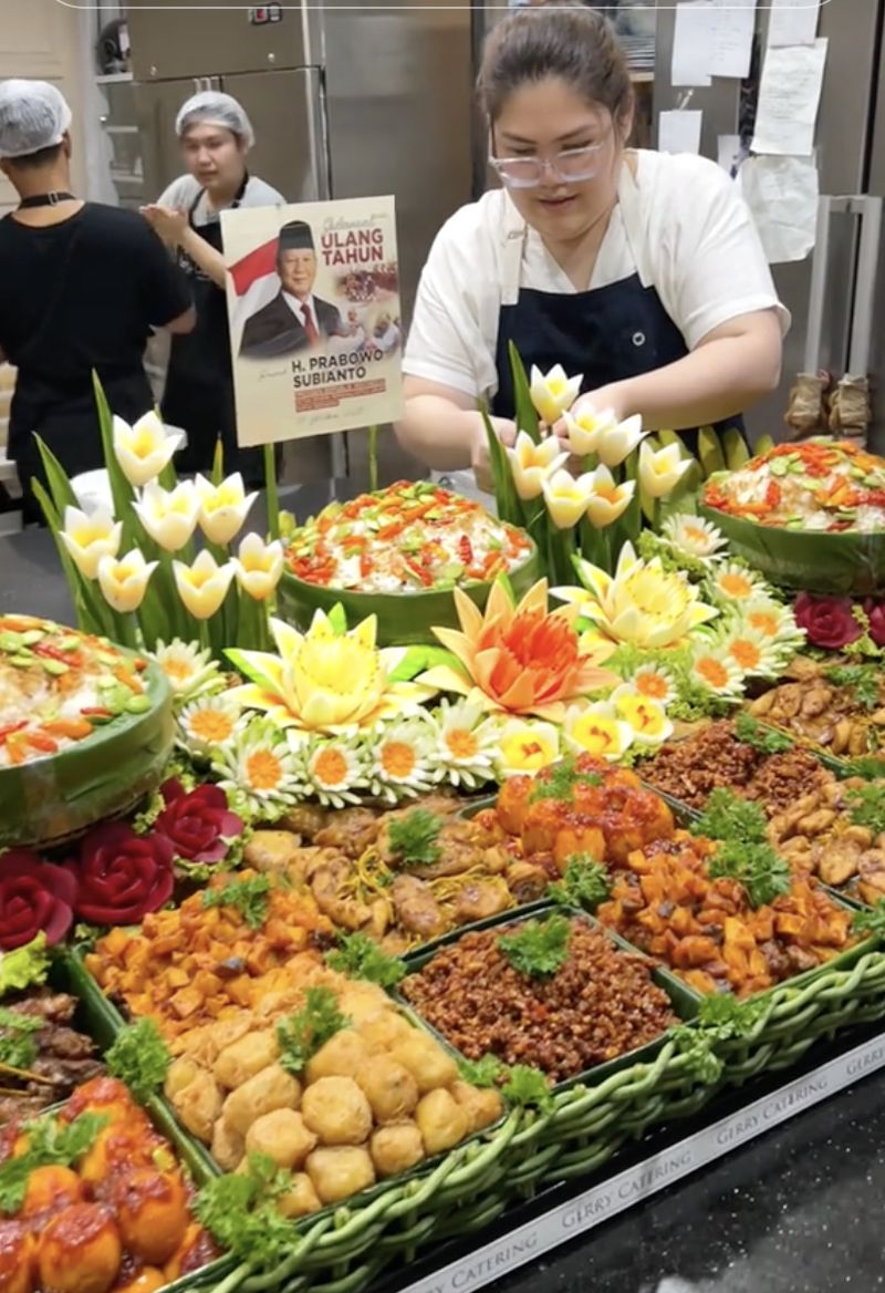Prabowo Ulang Tahun, Dapat Kue hingga Tumpeng dengan Desain Spesial! Prabowo Ulang Tahun, Dapat Kue hingga Tumpeng dengan Desain Spesial!