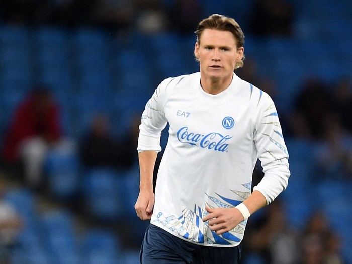 Soccer Football - UEFA Champions League - Manchester City v Napoli - Etihad Stadium, Manchester, Britain - September 18, 2025 Napolis Scott McTominay during the warm up before the match REUTERS/Peter Powell