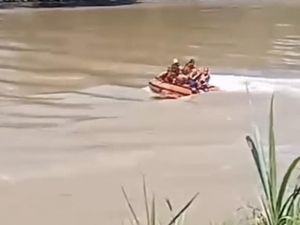 Pria Diduga Tenggelam di Sungai Saddang Enrekang, Tim SAR Turun Tangan Pria Diduga Tenggelam di Sungai Saddang Enrekang, Tim SAR Turun Tangan