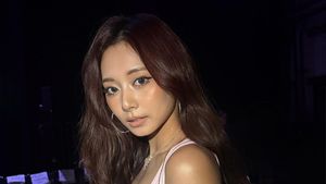 7 Gaya Tzuyu TWICE Pakai Lingerie Ungu di Victorias Secret Show, Bikin Heboh