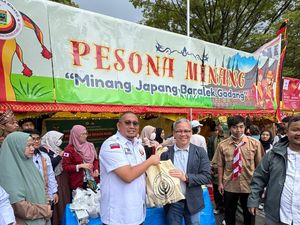Andre Rosiade dan IKM Bagi-bagi Rendang 200 Kg di Festival Indonesia-Jepang 2025 Andre Rosiade dan IKM Bagi-bagi Rendang 200 Kg di Festival Indonesia-Jepang 2025