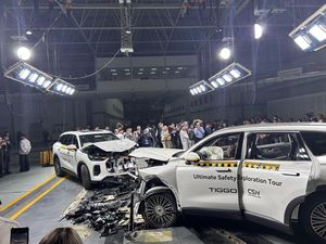 Crash Test Paling Terniat, 2 Mobil Chery Tiggo 9 Beradu Kepala!