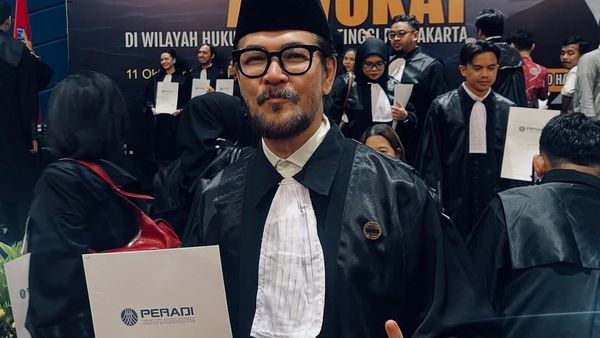 Ferry Salim Tambah Profesi: Gak Cuma Aktor, Sekarang Juga Jadi Pengacara