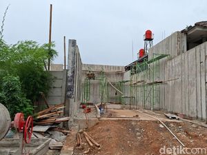 Ramai Protes Jembatan Balboa Estate Ciputat, Warga Sebut Banjir Makin Parah Ramai Protes Jembatan Balboa Estate Ciputat, Warga Sebut Banjir Makin Parah