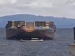 Kapal Tongkang Tabrak Longboat di Muna, 1 Orang Tewas-1 Hilang Kapal Tongkang Tabrak Longboat di Muna, 1 Orang Tewas-1 Hilang