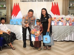 Senyum Bahagia 80 Anak Ikuti Khitan Massal Gratis di Polres Malang