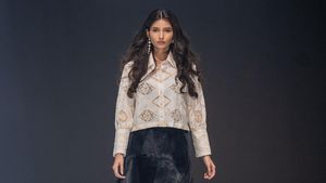 Foto: Koleksi Merenda Cinta dari Elima di Plaza Indonesia Fashion Week 2025