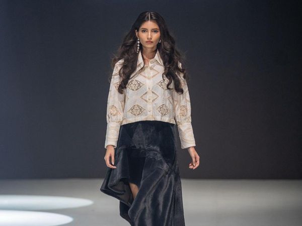 Foto: Koleksi Merenda Cinta dari Elima di Plaza Indonesia Fashion Week 2025