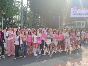 Peringati Kesadaran Kanker Payudara, Warga Serba Pink Warnai CFD Jakarta Peringati Kesadaran Kanker Payudara, Warga Serba Pink Warnai CFD Jakarta