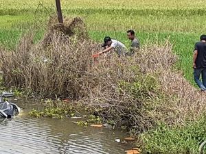 Penampakan Mobil MBG Remuk Tertabrak KA Mataram di Purworejo Penampakan Mobil MBG Remuk Tertabrak KA Mataram di Purworejo