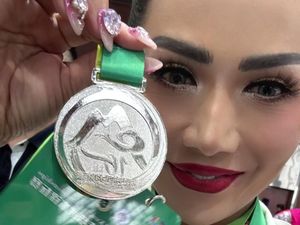 Kris Dayanti Pamer Medali Perak World Kungfu Championship 2025 Kris Dayanti Pamer Medali Perak World Kungfu Championship 2025