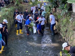 Menteri LH Bersihkan Sungai Cipinang Depok, Singgung Sampah Plastik di Laut