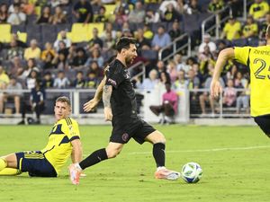 Lionel Messi Raih Sepatu Emas Lionel Messi Raih Sepatu Emas
