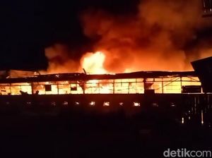 Pabrik Tekstil di Dampyak Tegal Ludes Terbakar