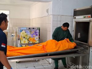 Jenazah Jesika Dibawa ke Bandung untuk Diautopsi Jenazah Jesika Dibawa ke Bandung untuk Diautopsi