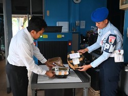 Polisi Selidiki Pemilik 2 Kg Ganja yang Dikirim ke Lombok Via Bandara SIM Polisi Selidiki Pemilik 2 Kg Ganja yang Dikirim ke Lombok Via Bandara SIM