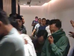 Polisi Bongkar Pesta Gay di Surabaya, 34 Orang Diamankan dari Kamar Hotel