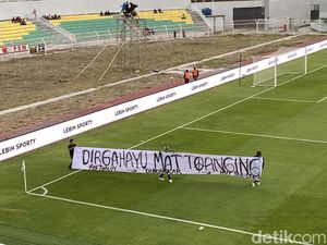 PSM Makassar Vs Arema FC, Suporter Bentangkan Spanduk Dirgahayu Mattoanging PSM Makassar Vs Arema FC, Suporter Bentangkan Spanduk Dirgahayu Mattoanging