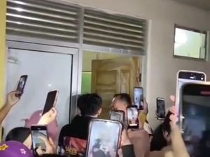 Nyamar Jadi Perempuan, Pria di Ogan Ilir Coba Masuk Asrama Mahasiswi Unsri Nyamar Jadi Perempuan, Pria di Ogan Ilir Coba Masuk Asrama Mahasiswi Unsri