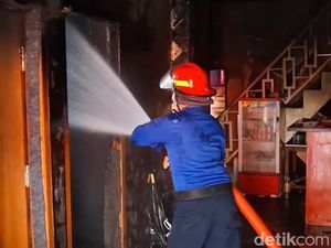 Tempat Karaoke di Gunungkidul Terbakar, Pemilik Rugi Puluhan Juta Tempat Karaoke di Gunungkidul Terbakar, Pemilik Rugi Puluhan Juta