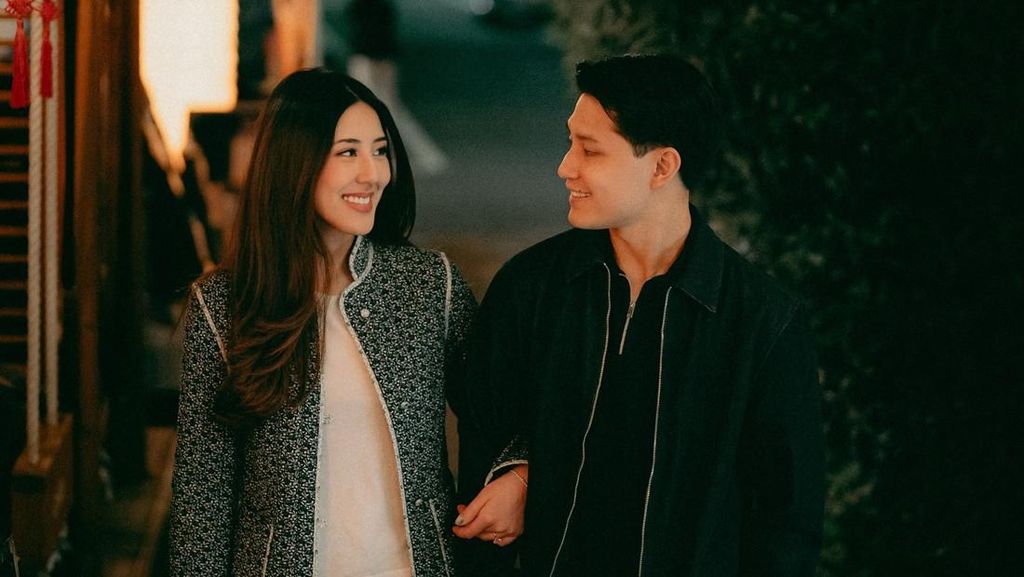 Throwback Momen Teuku Rassya Berlutut Minta Cleantha Islan Jadi Istri Throwback Momen Teuku Rassya Berlutut Minta Cleantha Islan Jadi Istri