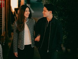 Gaya Serasi Teuku Rassya Lamar Kekasih di Jepang, Layering Warna Monokrom