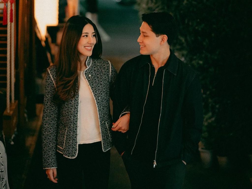 Throwback Momen Teuku Rassya Berlutut Minta Cleantha Islan Jadi Istri Throwback Momen Teuku Rassya Berlutut Minta Cleantha Islan Jadi Istri