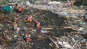 Aksi Bersih Sungai di Gianyar, Petugas dan Relawan Kompak Jaga Alam Bali