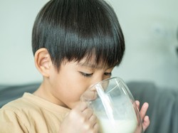 Jangan Abai, Ini Pentingnya Pahami Sejak Dini Alergi Susu Sapi pada Anak