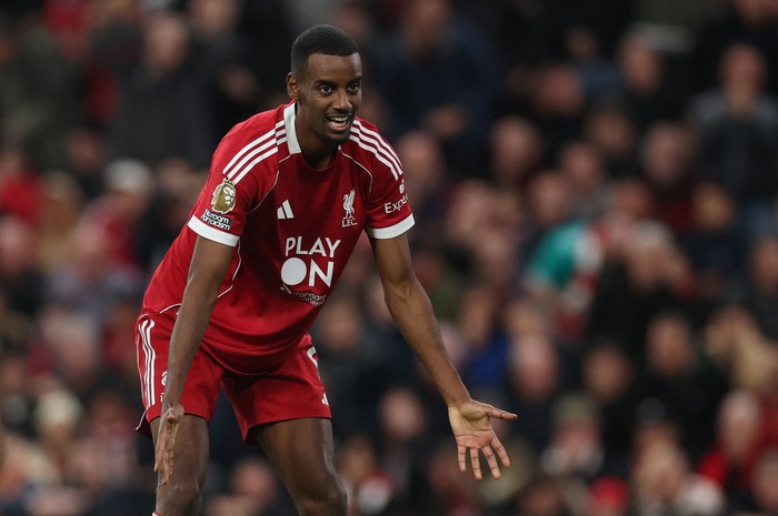 Alexander Isak Soccer Football - Premier League - Liverpool v Manchester United - Anfield, Liverpool, Britain - October 19, 2025 Liverpool's Alexander Isak reacts REUTERS/Phil Noble EDITORIAL USE ONLY. NO USE WITH UNAUTHORIZED AUDIO, VIDEO, DATA, FIXTURE LISTS, CLUB/LEAGUE LOGOS OR 'LIVE' SERVICES. ONLINE IN-MATCH USE LIMITED TO 120 IMAGES, NO VIDEO EMULATION. NO USE IN BETTING, GAMES OR SINGLE CLUB/LEAGUE/PLAYER PUBLICATIONS. PLEASE CONTACT YOUR ACCOUNT REPRESENTATIVE FOR FURTHER DETAILS..
