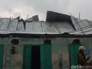 Detik-detik Lisus Terjang Klaten Bikin Pengunjung Warung Berhamburan ke Sawah Detik-detik Lisus Terjang Klaten Bikin Pengunjung Warung Berhamburan ke Sawah