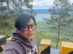 Arman Maulana Kagum dengan Keindahan Samosir, tapi Banyak Sampah Arman Maulana Kagum dengan Keindahan Samosir, tapi Banyak Sampah