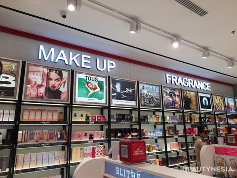 C&F Store menjadi one-stop beauty shopping yang menyediakan berbagai produk kebutuhan kecantikan seperti fragrance, makeup, skincare, hair care, hingga personal care lainnya.