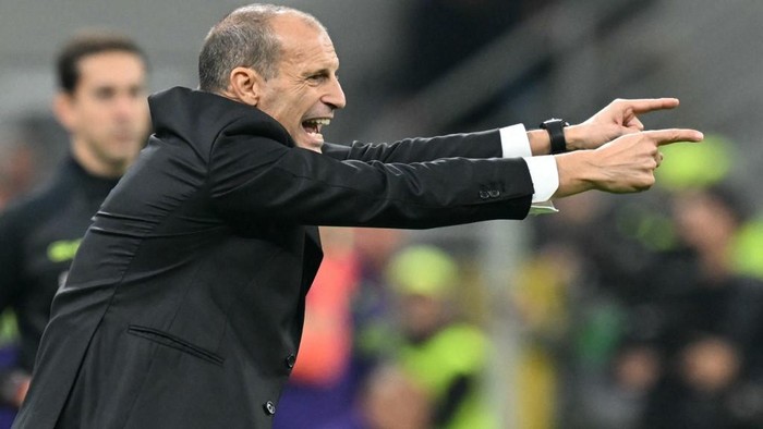 AC Milans Italian coach Massimiliano Allegri reacts during the Italian Serie A football match between AC Milan and Fiorentina at San Siro stadium in Milan, northern Italy, on October 19, 2025. (Photo by Stefano RELLANDINI / AFP)