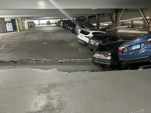 Ngeri! Parkiran Bertingkat Runtuh, Mobil Hancur-Ratusan Terjebak Ngeri! Parkiran Bertingkat Runtuh, Mobil Hancur-Ratusan Terjebak