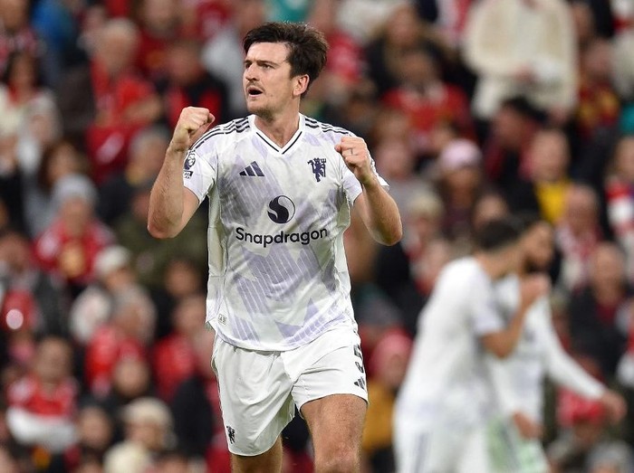 Manchester United's English defender #05 Harry Maguire celebrates scoring the team's second goal during the English Premier League football match between Liverpool and Manchester United at Anfield in Liverpool, north west England on October 19, 2025. (Photo by PETER POWELL / AFP) / RESTRICTED TO EDITORIAL USE. No use with unauthorized audio, video, data, fixture lists, club/league logos or 'live' services. Online in-match use limited to 120 images. An additional 40 images may be used in extra time. No video emulation. Social media in-match use limited to 120 images. An additional 40 images may be used in extra time. No use in betting publications, games or single club/league/player publications. /