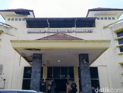 Gedung Kesenian Tasikmalaya Terasa Sauna, Diky Chandra Minta Maaf